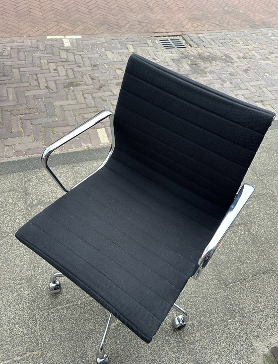 Image 1 of Vitra EA 117 design bureaustoel 