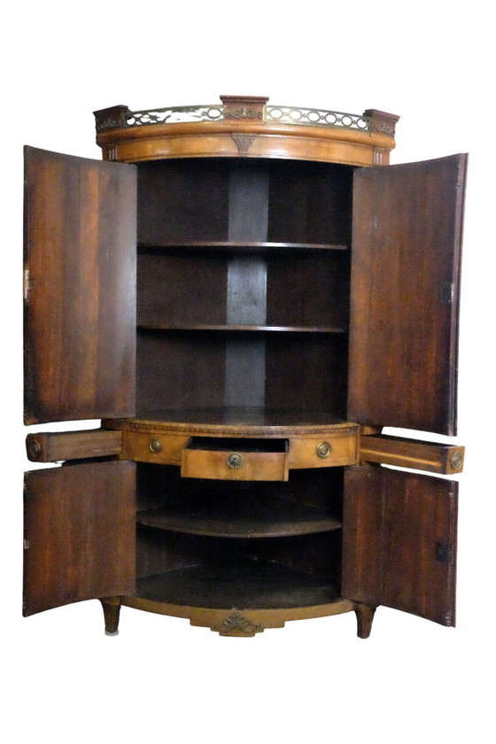 Image 1 of Prachtige 18de eeuwse hoekkast in mahoniehout 