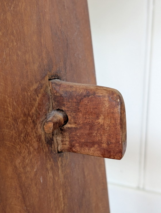 Antiker chinesischer Holzhocker / Sattelhocker – Wabi Sabi – Wood (photo 4 of 7)