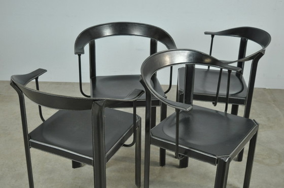 Image 1 of Italiaanse postmoderne vintage leren eettafelstoelen, 1980s