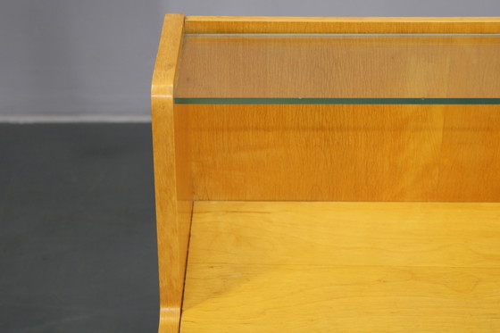 Image 1 of Nachtkastjes en ladekast met glazen legplank uit 1960, Tsjecho-Slowakije