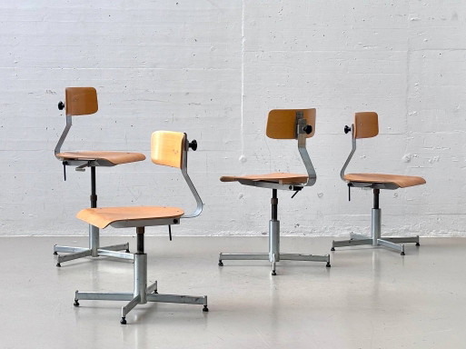 4 Vintage Industrie-Arbeitsstühle – Höhenverstellbar, Holz & Metall, 1964