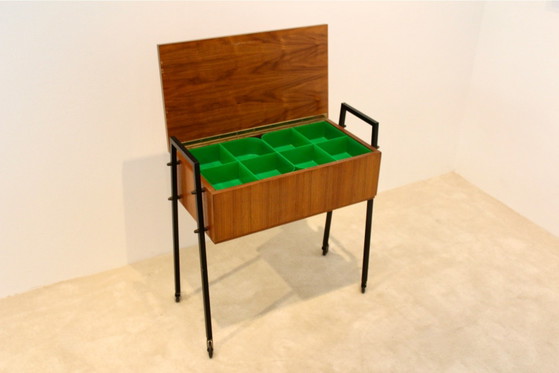 Niederländischer Teak Sammlerschrank und Nähtisch, Aufbewahrungsschrank, Holz, Metall, Schwarz, Vintage (Foto 4 von 13)