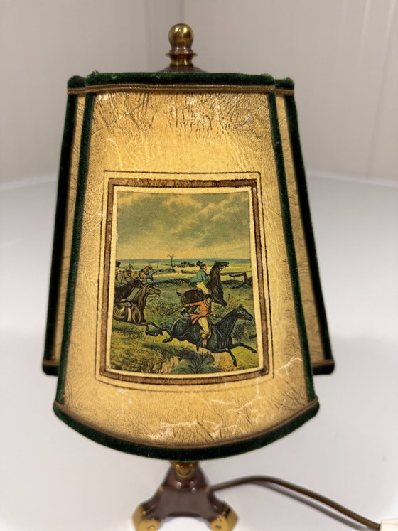 Lámpara de mesa de latón con pantalla con escena de caza, década de 1950. – Lámparas de mesa, Brass (photo 5 of 17)
