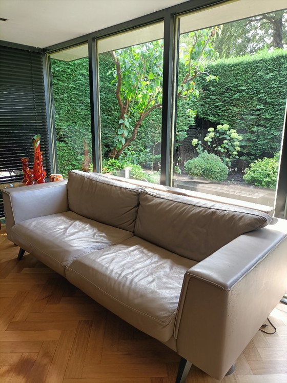 Canapé 3 places en cuir – Leather, Metal (photo 5 of 5)