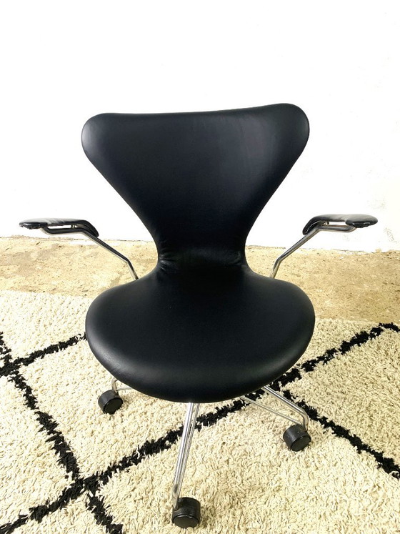 Seven Office Chair by Arne Jacobsen for Fritz Hansen, Denmark, 1960s – Swivel chairs, Leather, Vintage (photo 7 of 8)