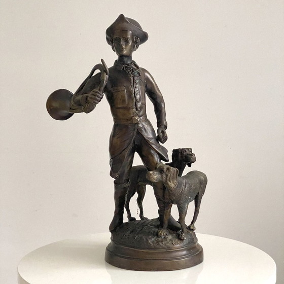 Image 1 of Épreuve En Bronze À Patine Brune "Piqueur Au Relais, Valet De Chasse À Courre Et Ses Chiens"