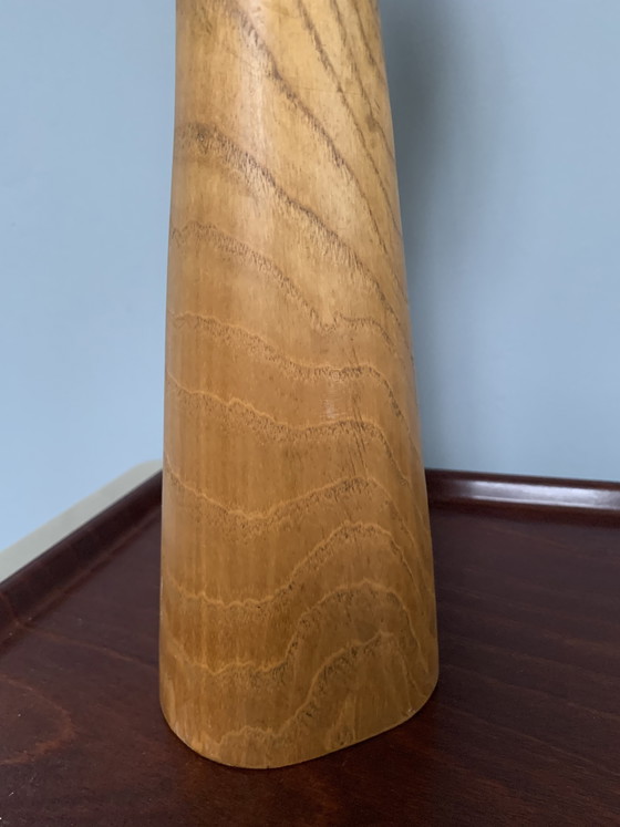 Image 1 of Grande sculpture vintage en bois de chêne, représentant une femme de 51 cm de long, de style scandinave.