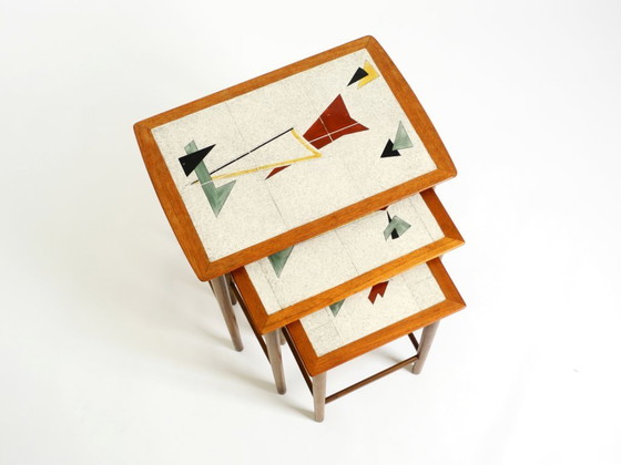 Image 1 of Originale set di 3 tavolini da nido in teak del Mid Century Modern con superfici in formica colorata