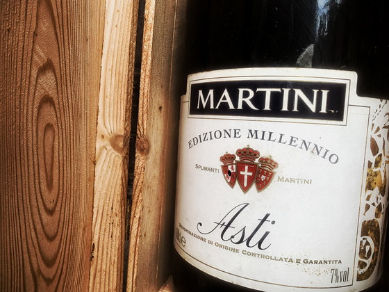Image 1 of Bottiglia vuota collezione edizione limitata Martini 2000