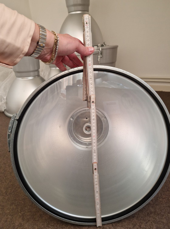 Image 1 of 6 grandes suspensions industrielles argentées