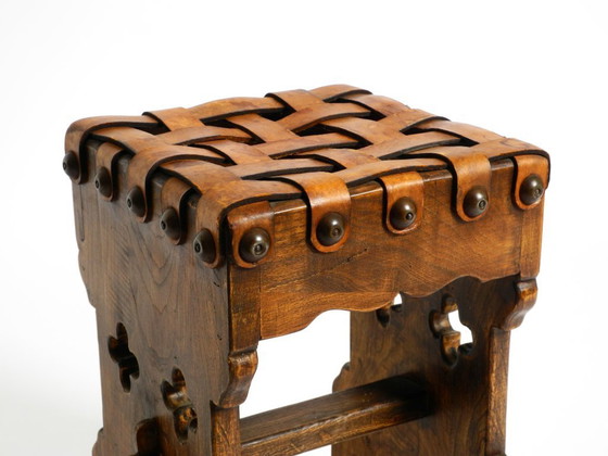 Image 1 of Bellissimo sgabello in rovere degli anni '40 con seduta realizzata con cinghie di cuoio