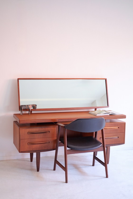 Tocador/escritorio G-Plan, Victor Wilkins, década de 1960. – Wood (photo 2 of 9)