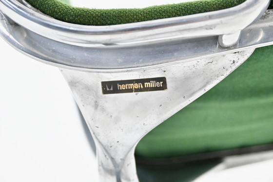 Image 1 of Poltrona verde EA124 di Charles e Ray Eames per Herman Miller, anni &#39;70
