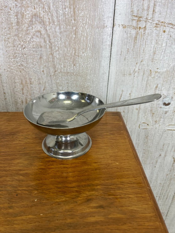 Image 1 of 6 ice cream cups and small spoons