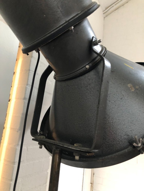 Image 1 of Hoge theater lamp spot industriele lamp op gietijzeren staander - uitschuifbaar - 220cm