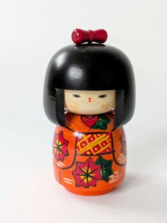 Image 1 of Vintage Japanse Kokeshi-pop | Handbeschilderd hout met herfstbladerendecoratie