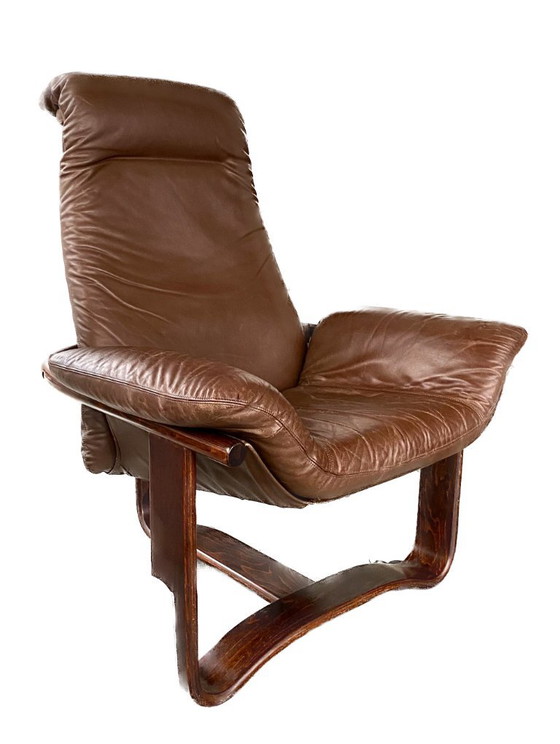 Vintage Manta loungestoel van leer en hout, ontworpen door Ingmar Relling voor Westnofa. (photo 3 of 11)