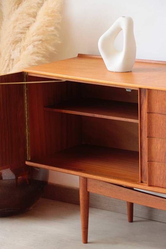 Image 1 of Aparador - White & Newton