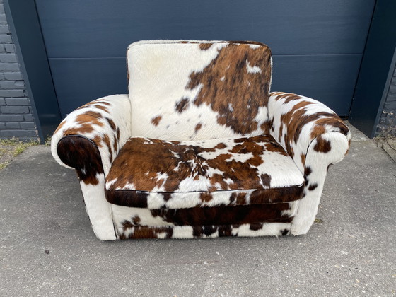 Image 1 of Alfred P baxter fauteuil koeienhuid 