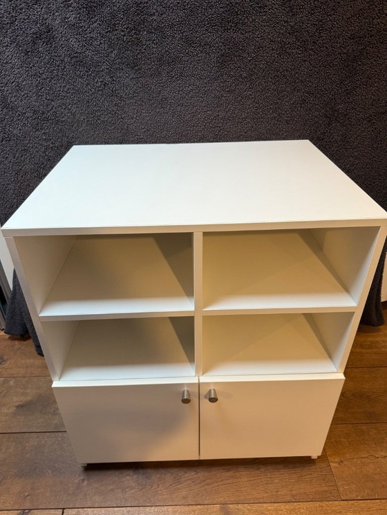 Image 1 of Vitrine robuste fabriquée à la main