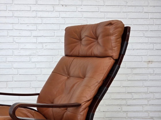 Image 1 of Años 70, diseño noruego de Else & Nordahl Solheim, juego de 2 sillas con reposapiés, modelo "Kengu".