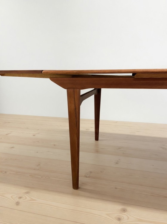 Image 1 of Deense teakhouten eettafel uit de jaren 60 van Ærthøj Jensen + Mølholm, jaren 60.