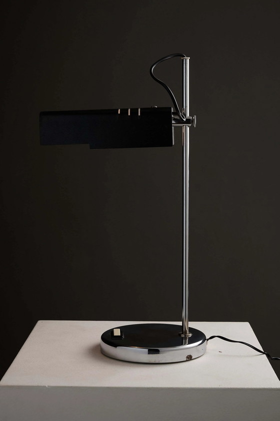 Lampe de bureau réglable style 'Spider' en chrome et noir, Métal (photo 5 sur 7)