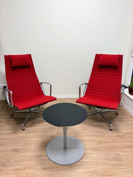 Image 1 of Set di 2 poltrone originali Vitra Eames EA 124 Lounge – Rosse