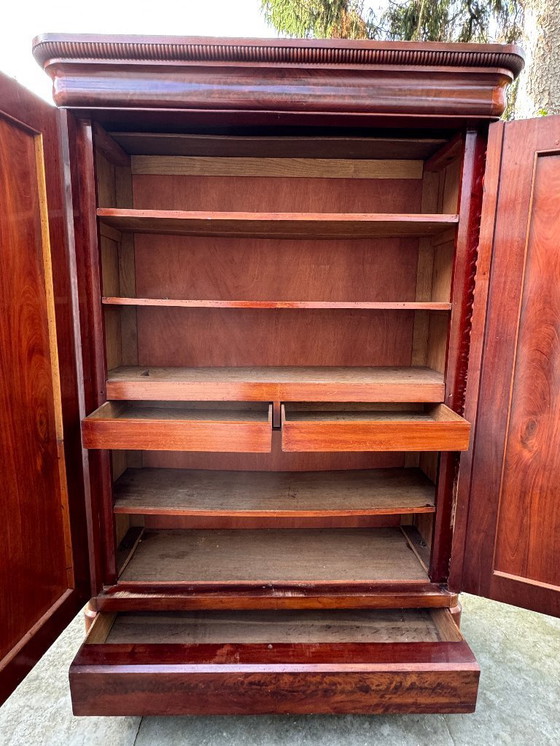 Image 1 of Cabinet Biedermeier ancien, en bois d'acajou