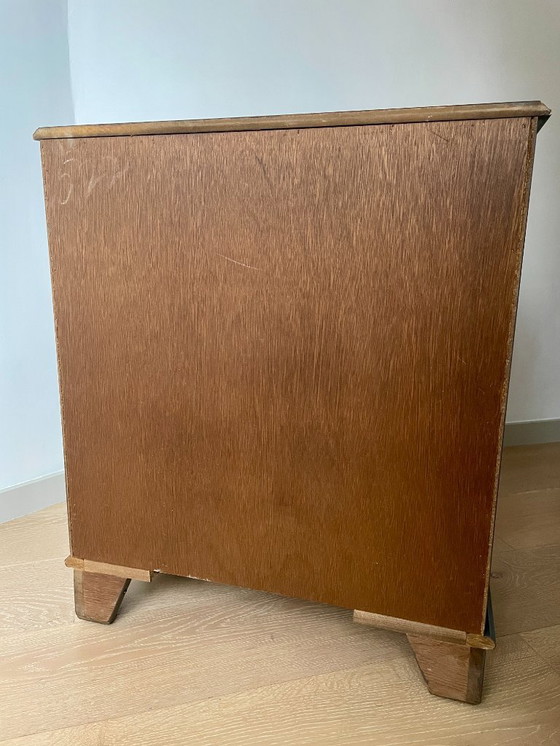 Image 1 of Comò vintage Serpentine con dettagli dorati dipinti a mano