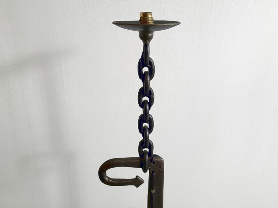 Image 1 of Vintage brutalistische vloerlamp uit de jaren 70 met metalen ketting en pijlen, asbak uit de jaren 70