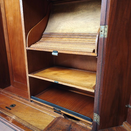 Kompakter Herrenkleiderschrank im englischen Art-Deco-Stil aus hellem Wurzelnussholz – Kleiderschränke, Wood (photo 12 of 17)