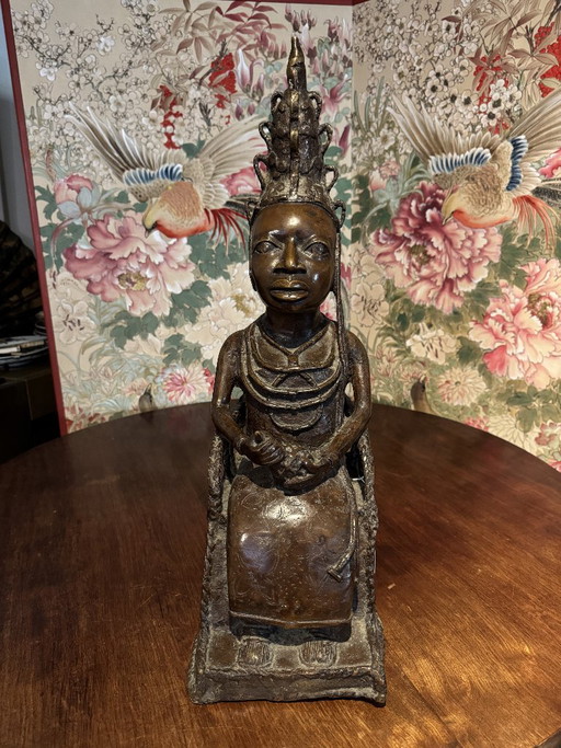 Bronzestatue einer weiblichen Herrscherin, Benin. 20. Jahrhundert.