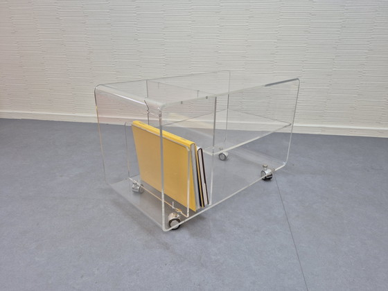Image 1 of Carrello in plexiglas. Mobile audio/tavolino da caffè vintage in acrilico.
