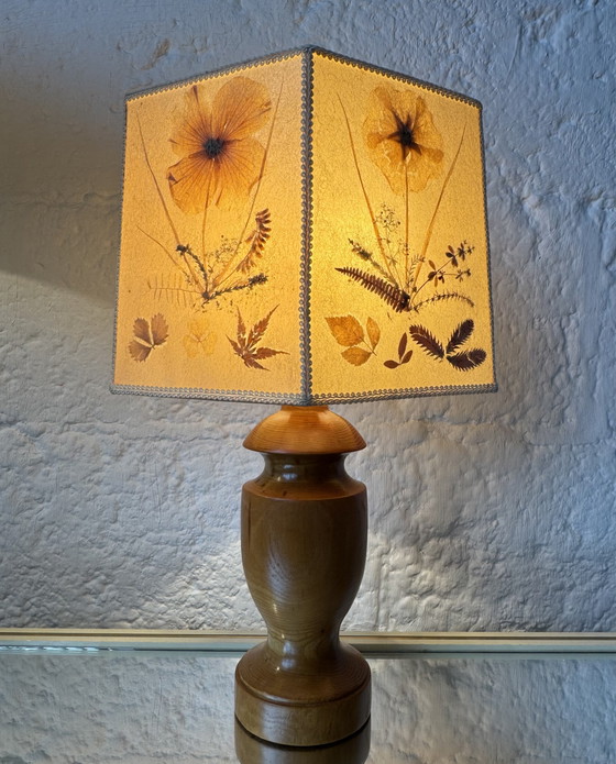 Image 1 of Gedrechselte Holzlampe mit Herbarium-Lampenschirm, 1970er Jahre