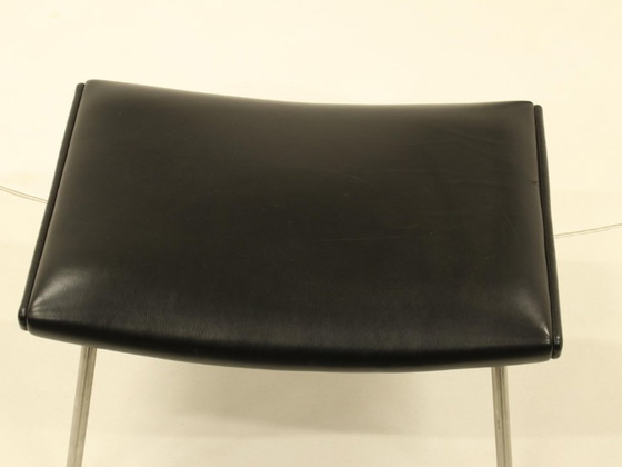 Image 1 of Poltrona Wing e pouf coordinato – CH445 e CH446 – di Hans Wegner