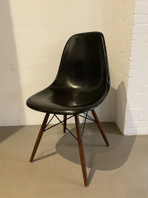 Vitra Eames fiberglass shell chair