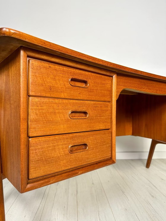 Image 1 of Gebogener Teakholzschreibtisch von Svend Aage Madsen 60s