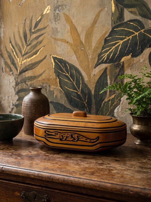 Vintage doos van exotisch monoxylhout, volkskunst, krokodillendecor – decoratieve objecten, Wood (photo 2 of 13)