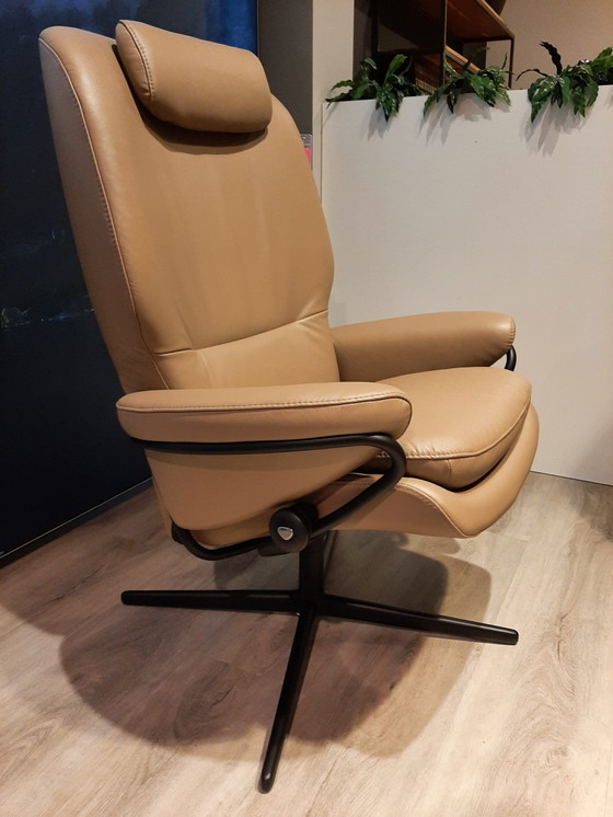 Image 1 of Sillón reclinable Stressless Rome con reposapiés