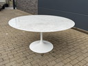 Originaler runder Knoll Tulip Esstisch (152 cm) aus Carrara-Marmor