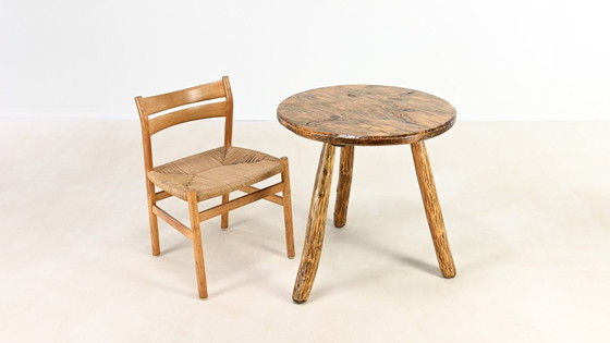 Image 1 of Paar primitive Dreibein-Tische. Frankreich, ca. 1940.