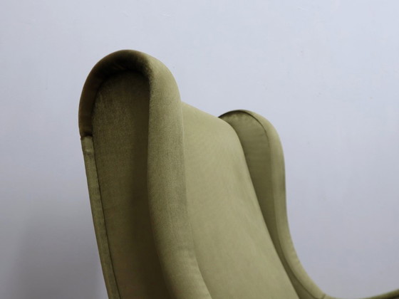 Image 1 of Par de sillones italianos de los años 50, estilo Senior Zanuso, tapizados en terciopelo verde.