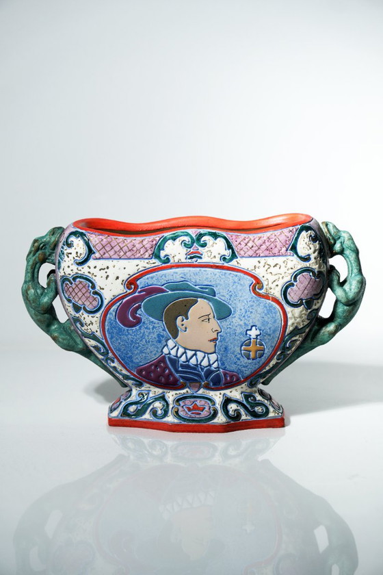 Amphora Czechoslovakia Art Deco Vase Cavalier Portrait Heraldic Crest Enamel – Ceramic (photo 11 of 15)