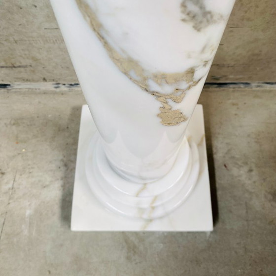 Image 1 of Consola auxiliar de mármol italiana de 1980