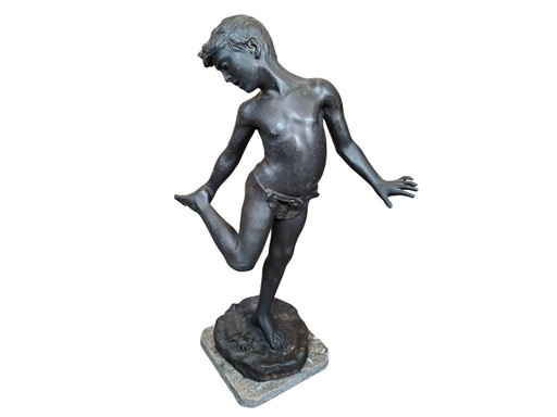 Prächtige Bronzeskulptur: „Das vom Krebs gebissene Kind“ 1990