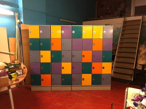 Beautiful locker cabinets, 4 pieces next to each other, 240 cm wide, including keys