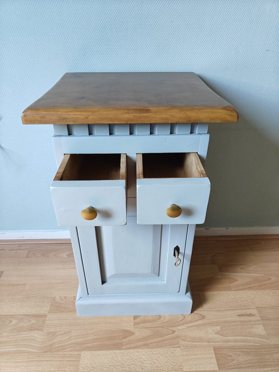 Meuble vintage gris béton – Table de chevet / Meuble d'appoint – Tables de nuit, Wood (photo 6 of 6)