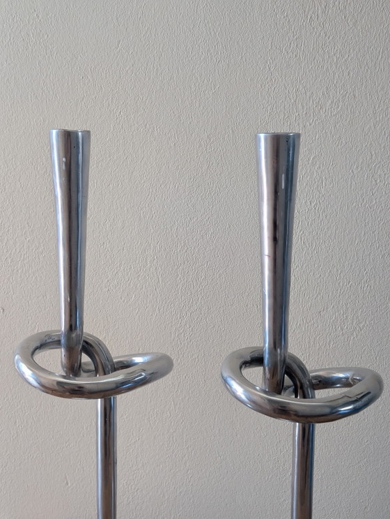 Large Knot Italian Aluminum Brutalist 1970s Candle Holder Set – Aluminium (photo 4 of 5)